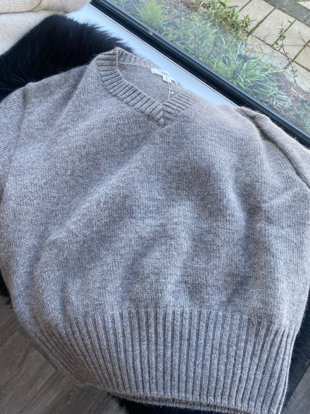 Tatano V neck Knit