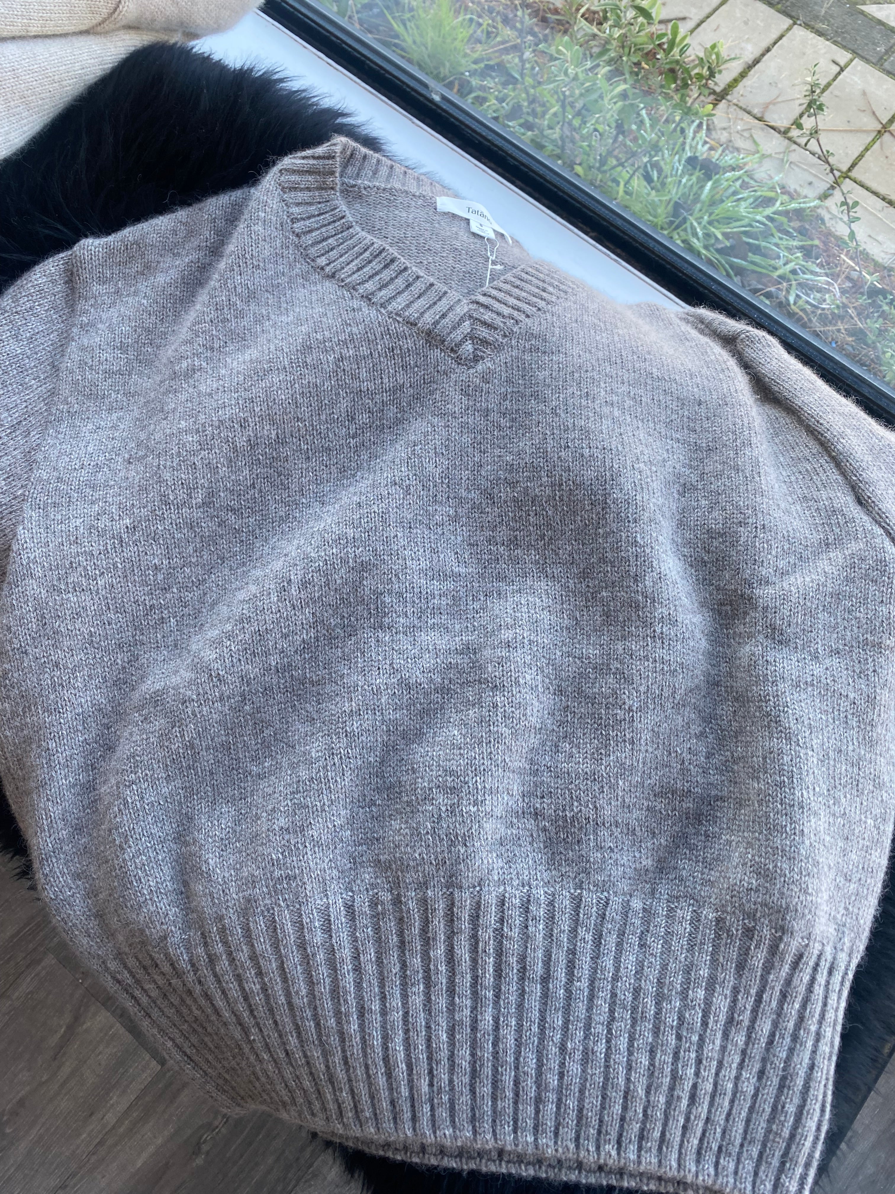 Tatano V neck Knit