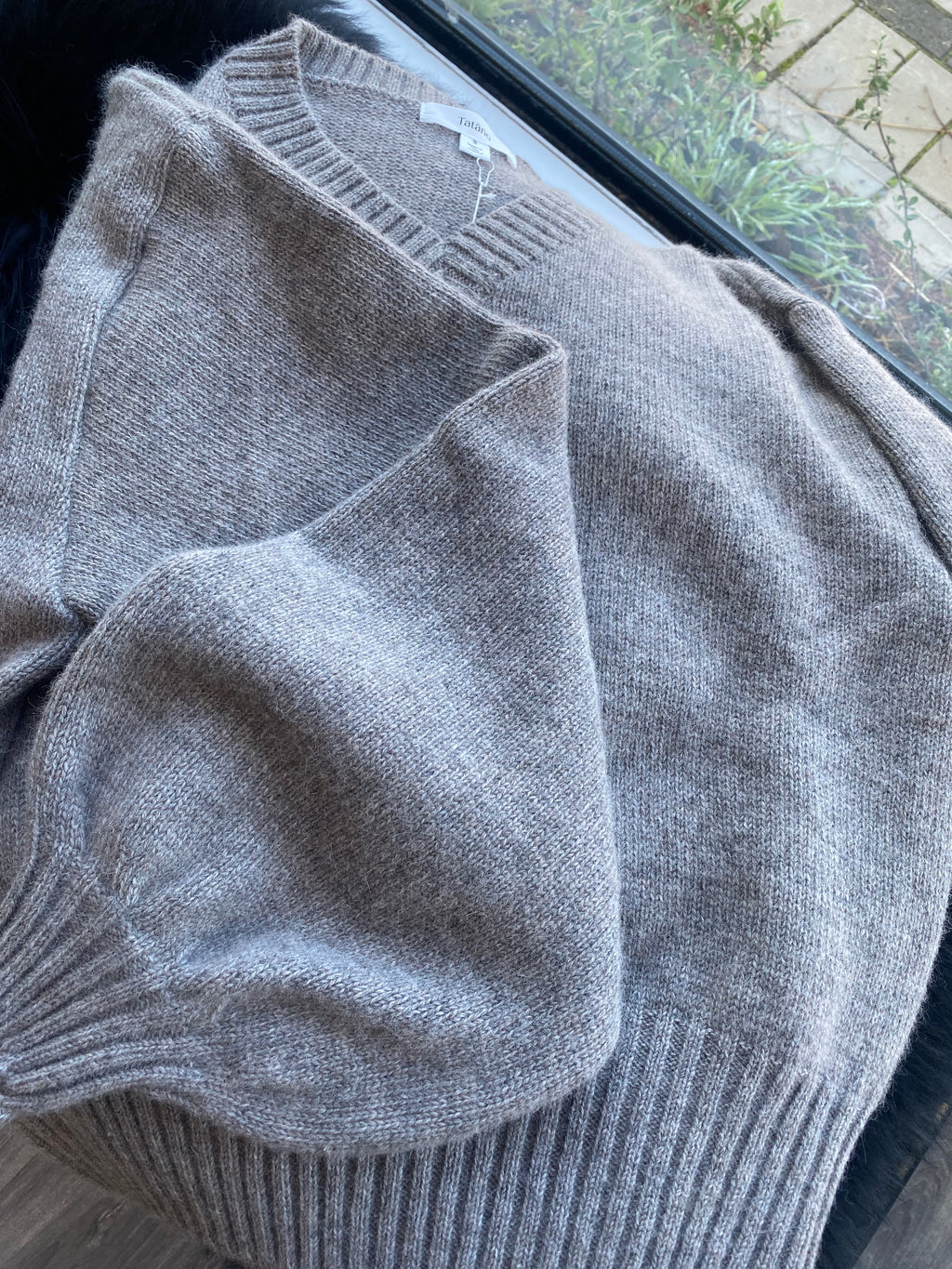 Tatano V neck Knit