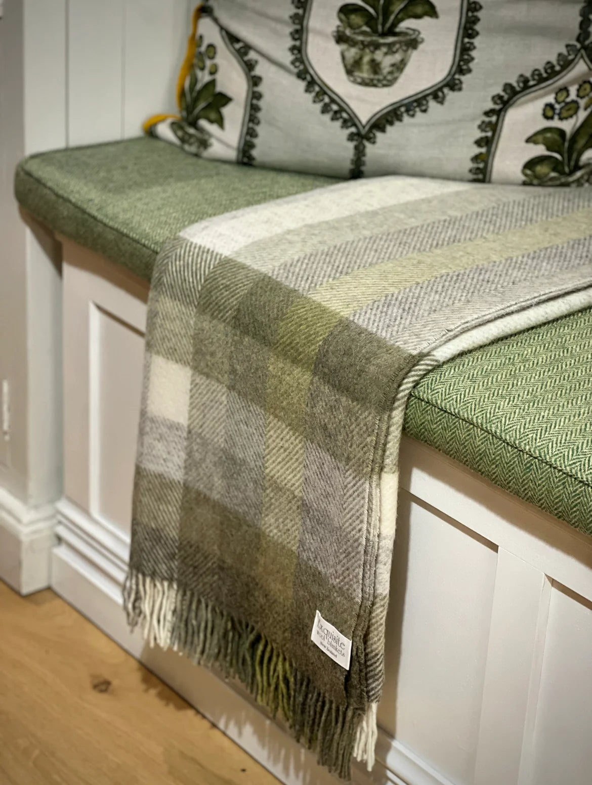 Exquisite Wool Throw - Olive