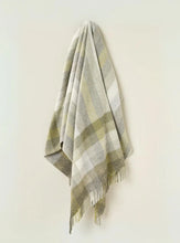 Load image into Gallery viewer, Exquisite Wool Throw - Olive